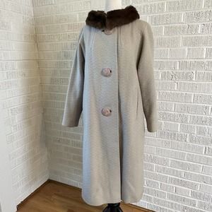 Vintage Coat Women's Medium Fur Collar Beige Textured ILGWU Made In The USA